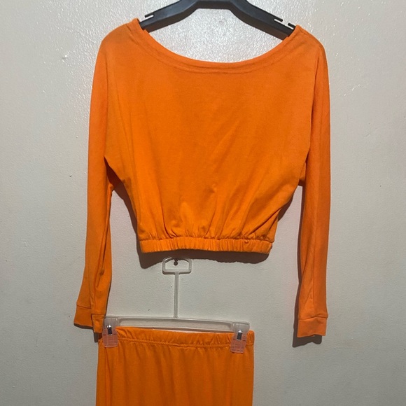 Set - Picture 2 of 2